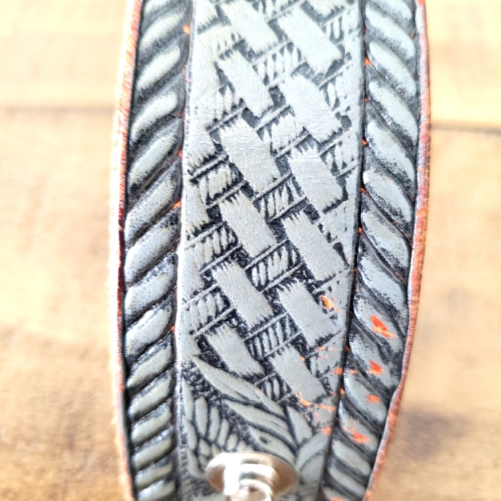 Bracelet - leather cuff - Picture 12 of 13